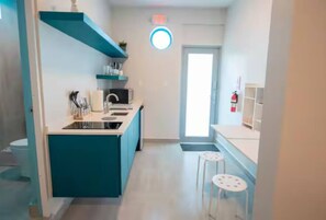 Fridge, microwave, stovetop, coffee/tea maker - Aquabella #4 - Island Serenity in Isla Verde (Carolina)