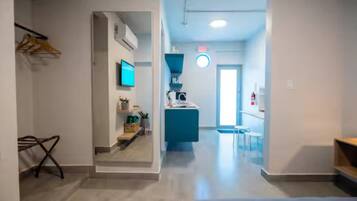 1 habitación, escritorio, tabla de planchar con plancha y wifi gratis