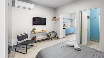 1 habitación, escritorio, tabla de planchar con plancha y wifi gratis