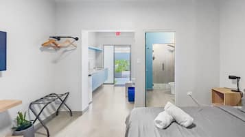 1 habitación, escritorio, tabla de planchar con plancha y wifi gratis