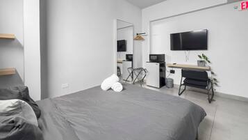 1 habitación, escritorio, tabla de planchar con plancha y wifi gratis