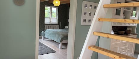 WiFi, bed sheets