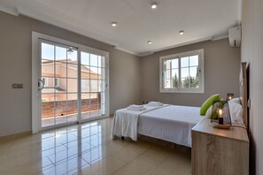 5 soverom, strykejern/-brett, wi-fi (inkludert) og sengetøy