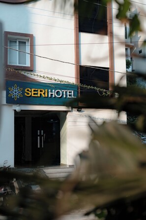 Front of property - Seri Hotels (Hyderabad)