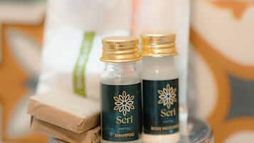 Dusche, Handtücher, Seife, Shampoo