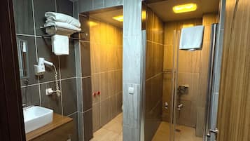 Habitació doble per a ús individual clàssica, balcó, vistes a la ciutat | Bany