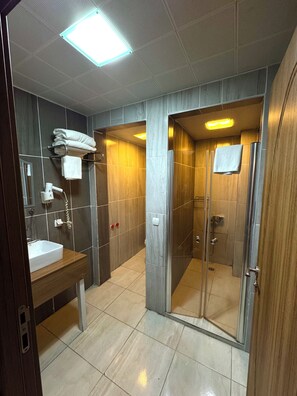 Classic Double Room Single Use, Balcony, City View | Bathroom