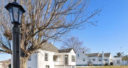 Speedway Stay - 4 bedrooms in town