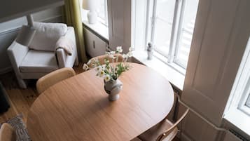 Comfort Penthouse, City View | Living area | TV