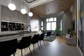 Unclassified image, 3 of 42, button