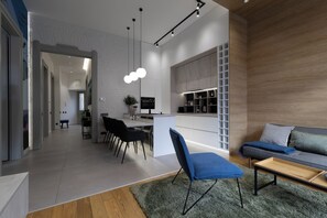 Smart TV, books - 90m² Family-Friendly , Central Historic Budapest, Food+Bars (Budapest)