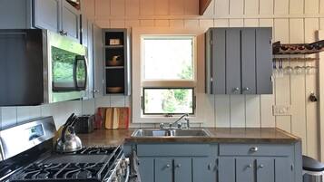 Micro-ondes, four, plaque de cuisson