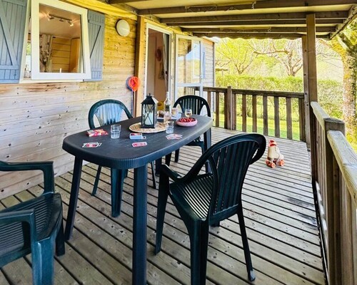ZEcamping 3* pet friendly en bord de rivière avec une plage de sable