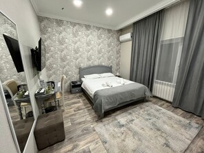 Doppelzimmer | Zimmersafe, Bügeleisen/Bügelbrett, kostenloses WLAN