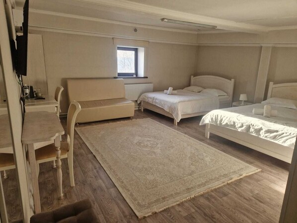 Quadruple Room | In-room safe, iron/ironing board, free WiFi - Continent (Karagandy)