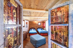 Appartement, patio, vue montagne | 2 chambres, Wi-Fi gratuit