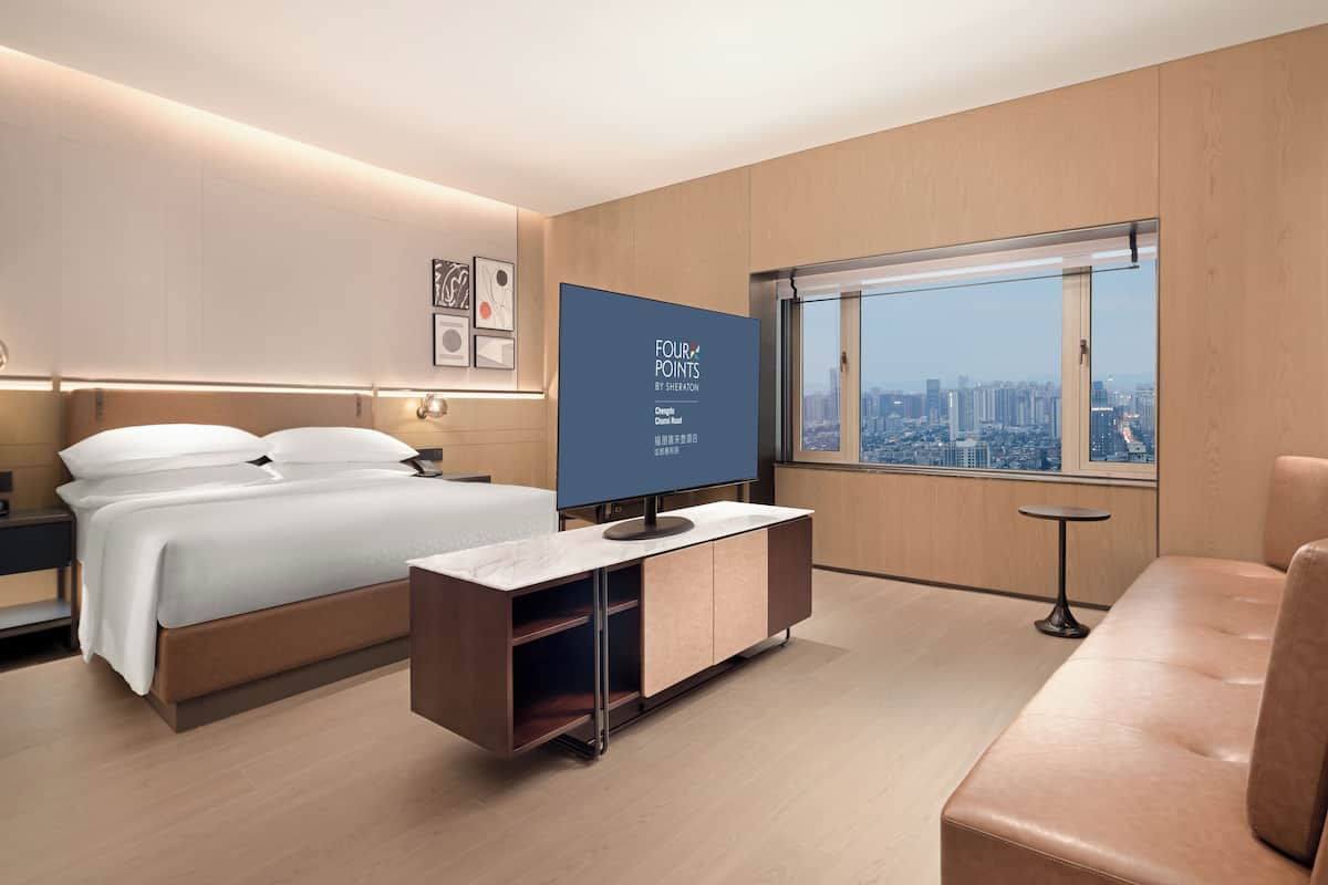 Habitación clásica, 1 cama King size, vista a la ciudad | Escritorio, wifi gratis y ropa de cama
