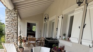Outdoor dining - Provencal Escape in the Luberon - Villa with Swimming Pool and Mediterranean Garden (Mérindol)