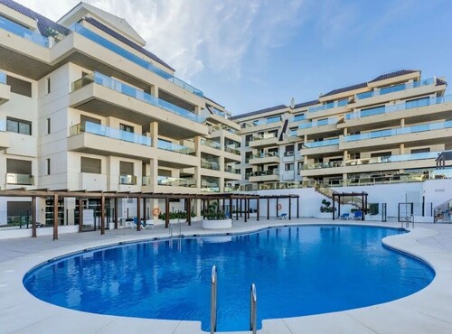Sky-High: Panoramic Sea Views & Expansive Terraces in this La Duquesa Penthouse