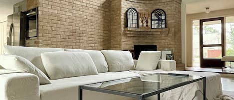 Smart TV, fireplace