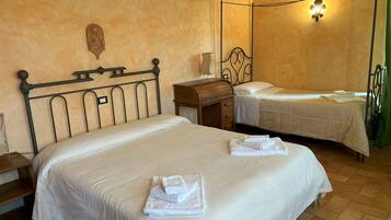 2 bedrooms, travel crib, free WiFi