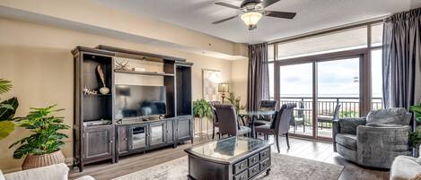 テレビ、DVD プレーヤー