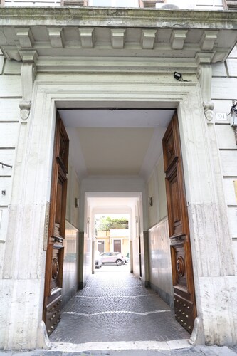 DOMUS HORTENSIA AT THE VATICAN