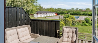 Holiday apartment for 4 with shared pool