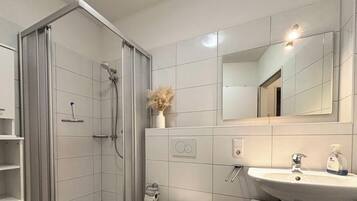 Shower, towels