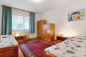 2 quartos, ferros/tábuas de passar roupa, Wi-Fi de cortesia
