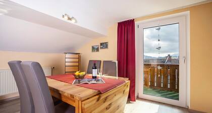 Apartment 'Bamberger Gipfelblick' with Mountain View, Balcony and Wi-Fi