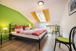 2 bedrooms, free WiFi, bed sheets - Apartment 'Bamberger Gipfelblick' with Mountain View, Balcony and Wi-Fi (Hopferau)