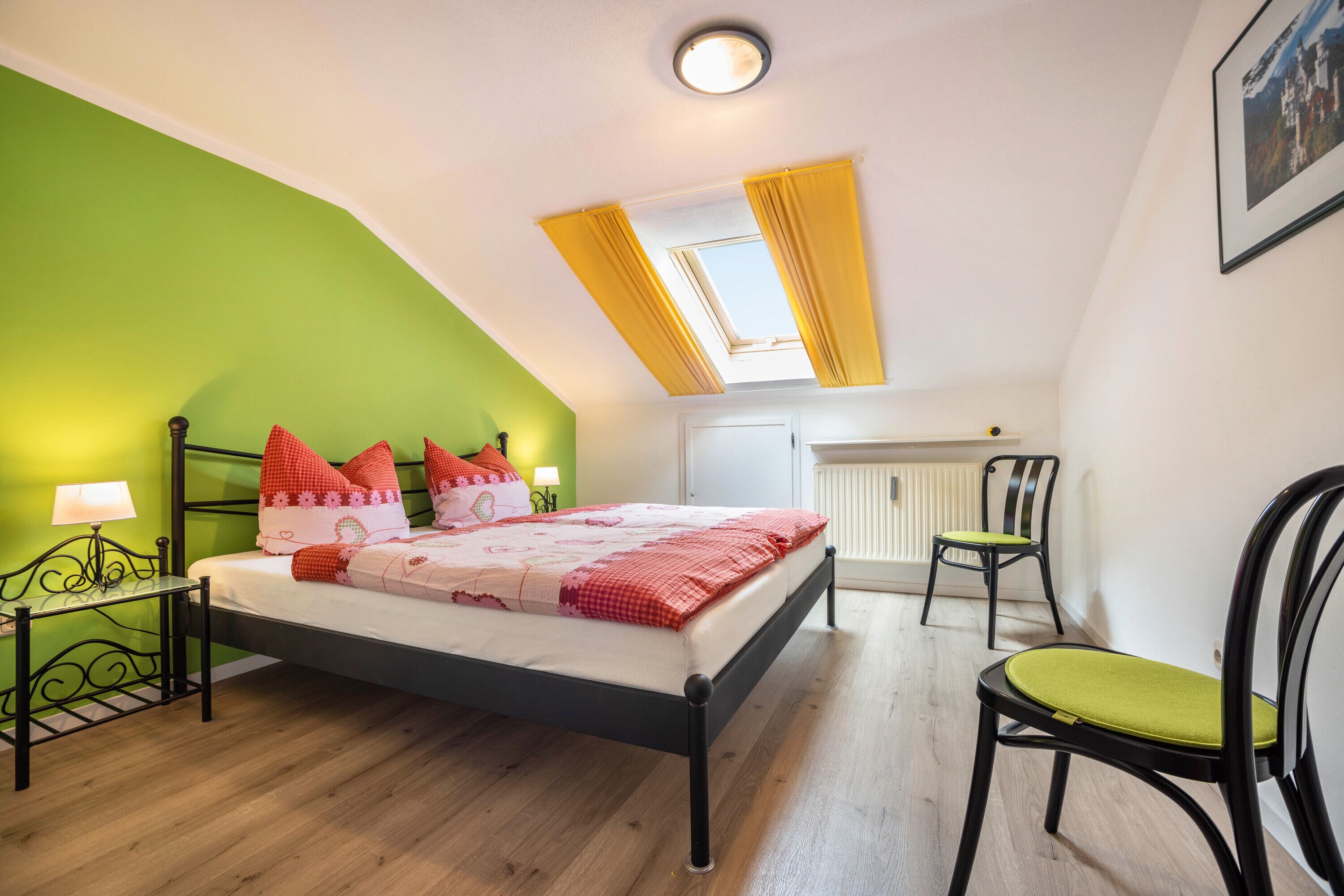 2 多间卧室、免费 WiFi、床单