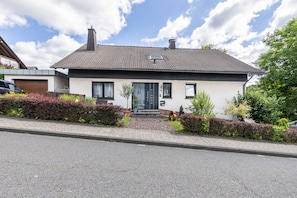 Exterior - Apartment "FeWoWe" with garden use (Wenden)