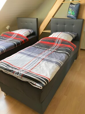 2 bedrooms, bed sheets - Apartment "FeWoWe" with garden use (Wenden)