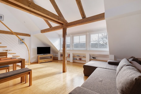テレビ、ステレオ. Birkethof Romantik Apartment with Shared Terrace, Private Garden & Wi-Fi