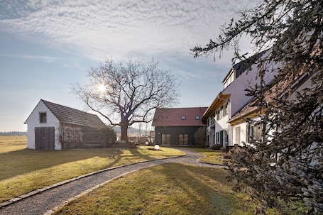 施設の敷地. Apartment 'Birkethof - Studio' with Mountain View, Private Terrace and Wi-Fi