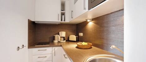 Fridge, microwave, stovetop, dishwasher