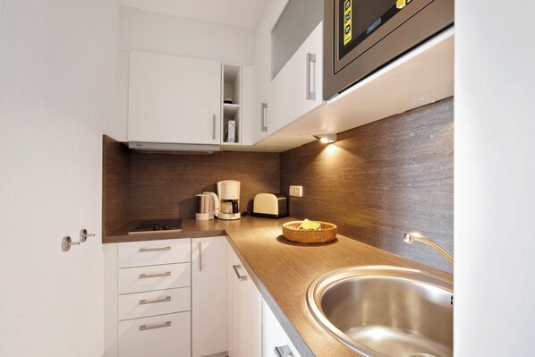 Fridge, microwave, stovetop, dishwasher