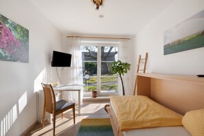 2 makuuhuonetta, silitysrauta/-lauta, ilmainen Wi-Fi, vuodevaatteet