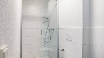 Douche, serviettes fournies