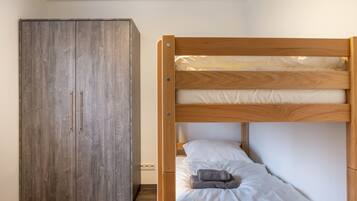 1 bedroom, free WiFi, bed sheets