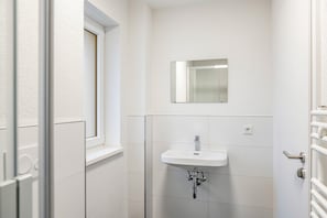 Douche, serviettes fournies