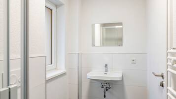 Douche, serviettes fournies