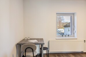  تناول الطعام