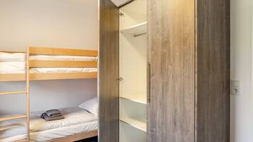 1 bedroom, free WiFi, bed sheets