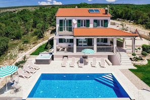 Piscine extérieure