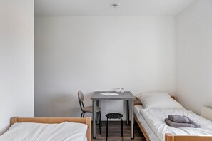 1 bedroom, free WiFi, bed sheets - Haus Fuldablick 'Room 6' with Shared Garden and Wi-Fi (Rotenburg an der Fulda)