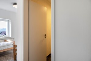 1 bedroom, free WiFi, bed sheets - Room 'Zimmer 6' with Shared Garden and Wi-Fi (Rotenburg an der Fulda)