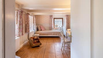 1 camera, ferro/asse da stiro, lenzuola